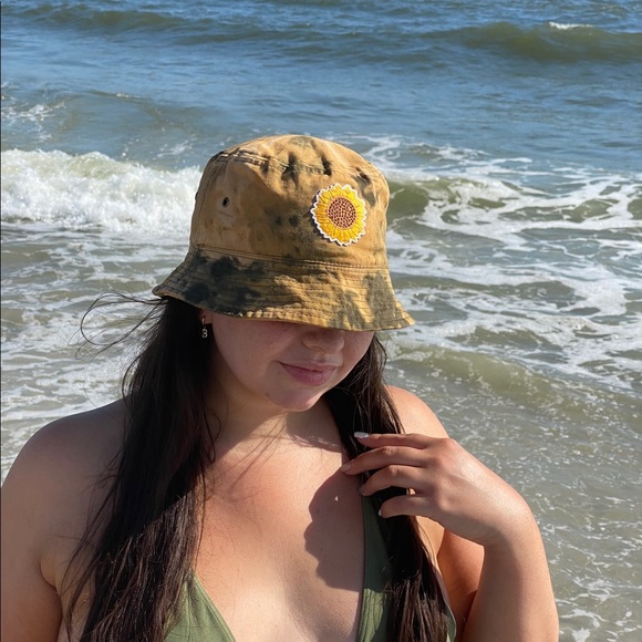 Reverse Dyed Sunflower Bucket Hat - Picture 2 of 4